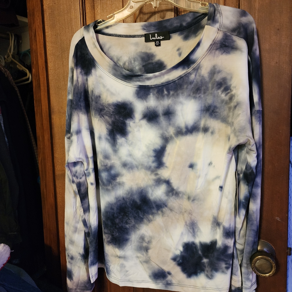 Lulu's Blue Tie-Dye Women's Top